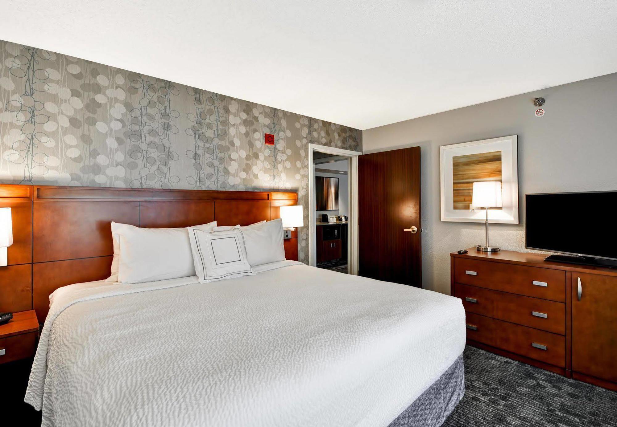 Courtyard By Marriott Jacksonville Airport/ Northeast Ngoại thất bức ảnh